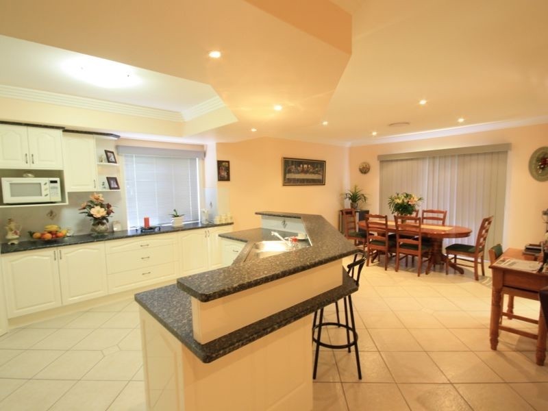 11 Mitchell Place, Parkinson QLD 4115