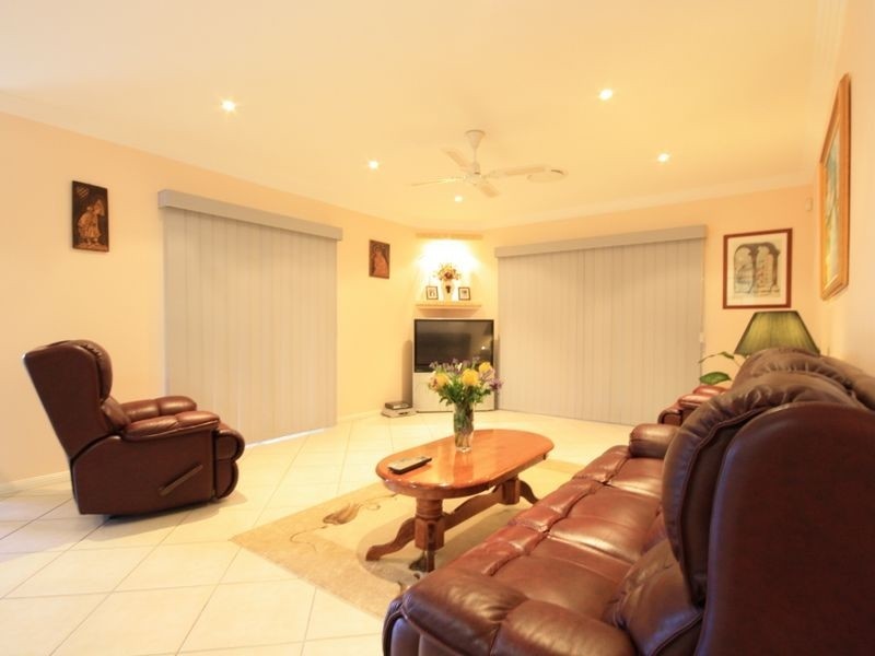 11 Mitchell Place, Parkinson QLD 4115