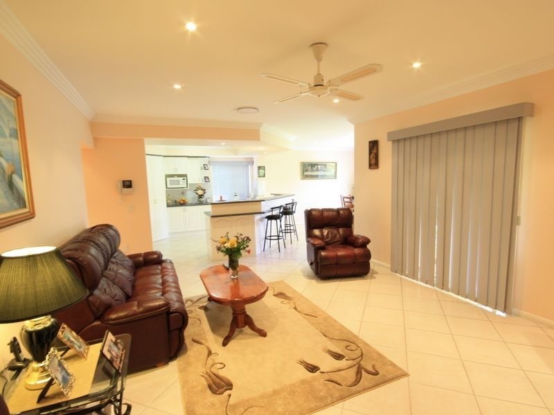 11 Mitchell Place, Parkinson QLD 4115