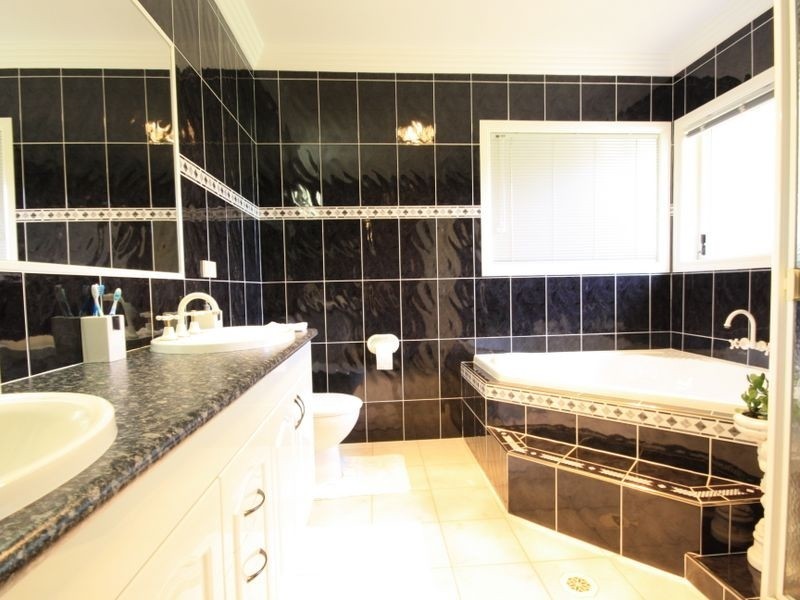 11 Mitchell Place, Parkinson QLD 4115