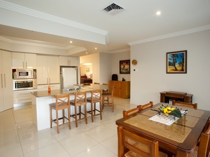 36 Willowleaf Close, Stretton QLD 4116