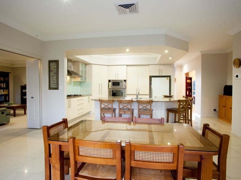 36 Willowleaf Close, Stretton QLD 4116