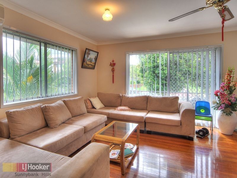 80 Granadilla Street, Macgregor QLD 4109