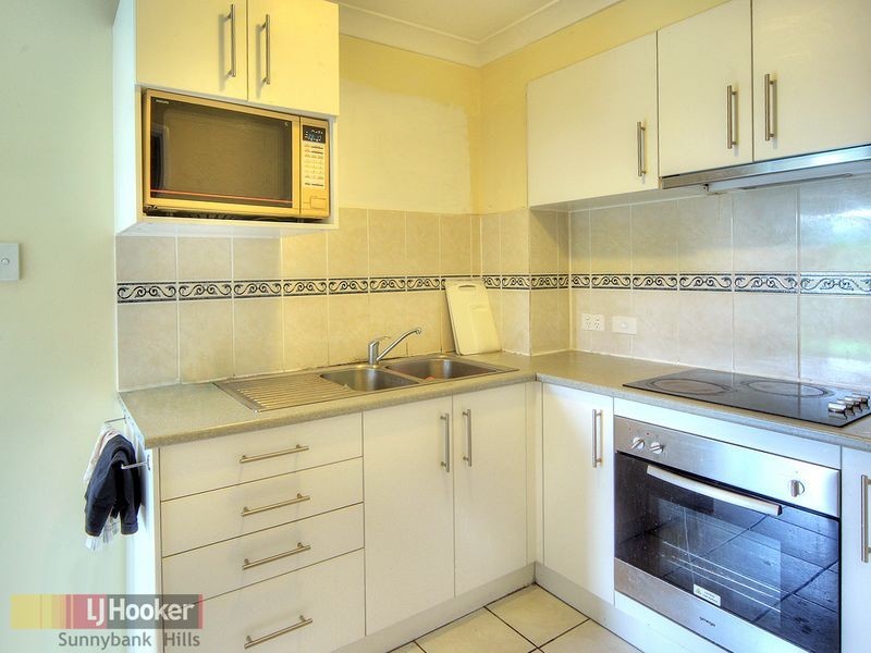 80 Granadilla Street, Macgregor QLD 4109