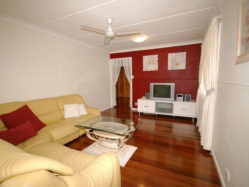 10 Lowndes Street, Salisbury QLD 4107