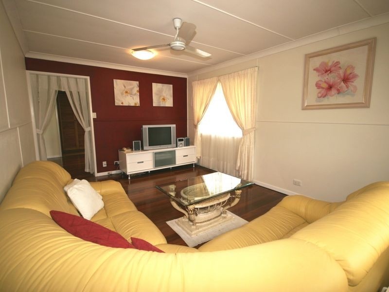 10 Lowndes Street, Salisbury QLD 4107