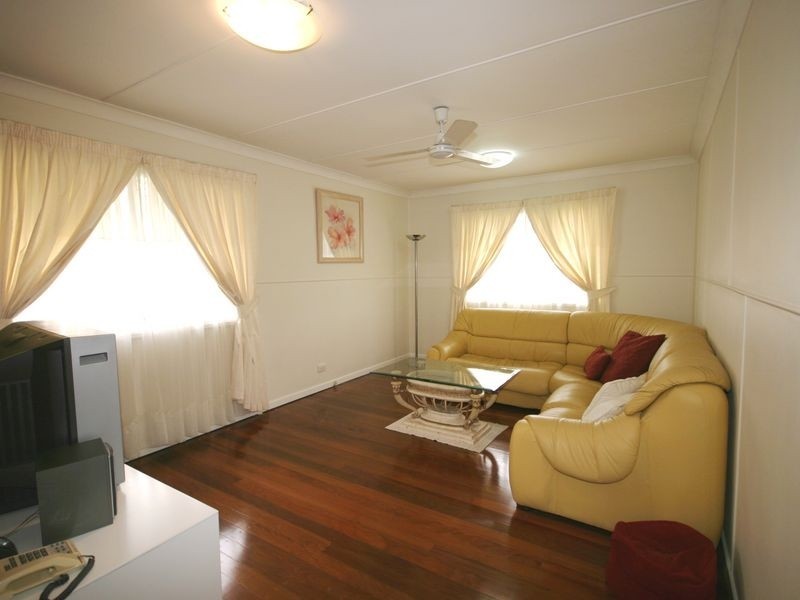 10 Lowndes Street, Salisbury QLD 4107