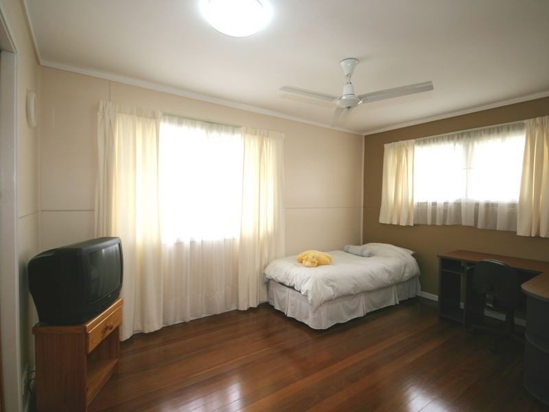 10 Lowndes Street, Salisbury QLD 4107