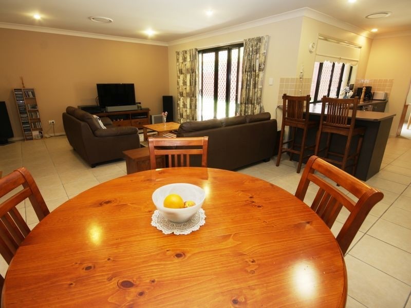 22 Woodlark Crescent, Parkinson QLD 4115