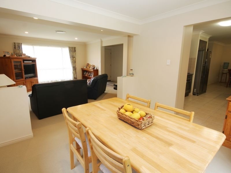 22 Woodlark Crescent, Parkinson QLD 4115