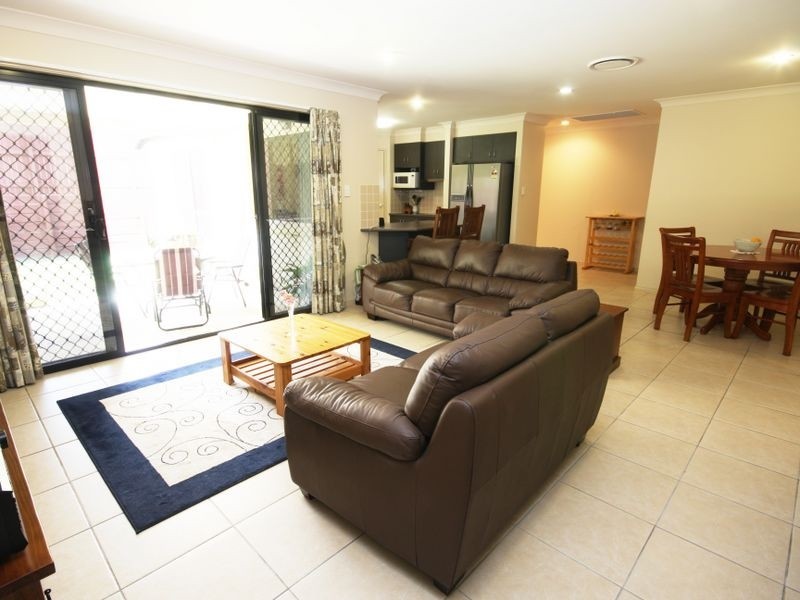 22 Woodlark Crescent, Parkinson QLD 4115