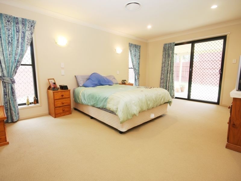 22 Woodlark Crescent, Parkinson QLD 4115