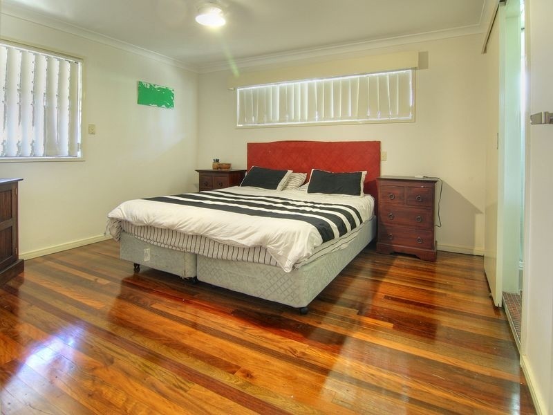 60 Chauvin Street, Robertson QLD 4109