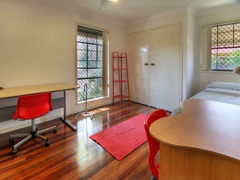 60 Chauvin Street, Robertson QLD 4109