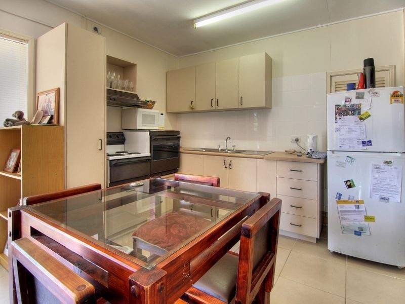 60 Chauvin Street, Robertson QLD 4109