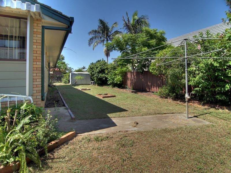 60 Chauvin Street, Robertson QLD 4109