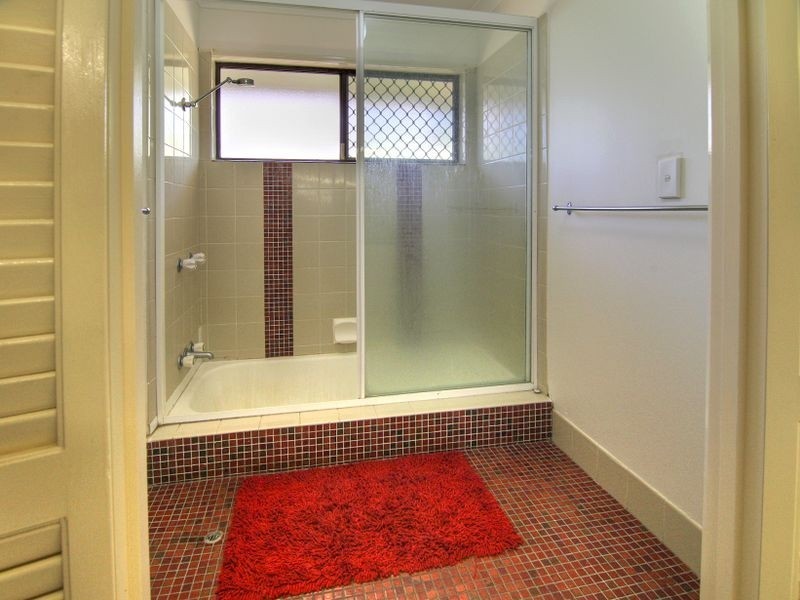 60 Chauvin Street, Robertson QLD 4109