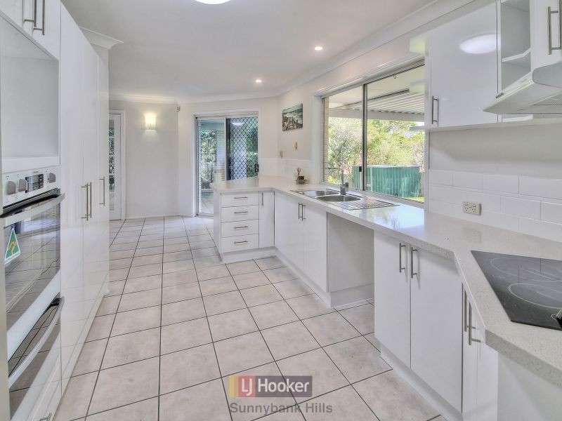 17 Golden Rain Place, Stretton QLD 4116