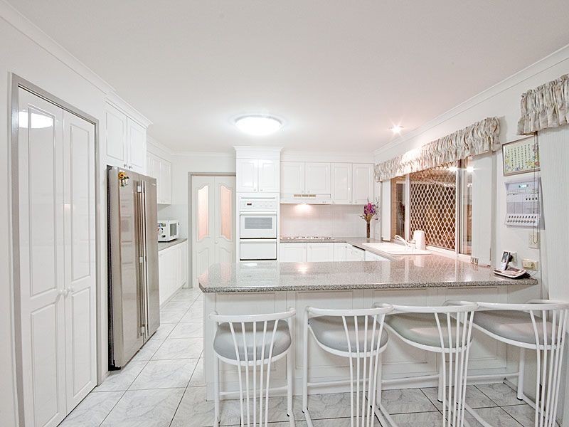 9 Chloe Cl, Eight Mile Plains QLD 4113