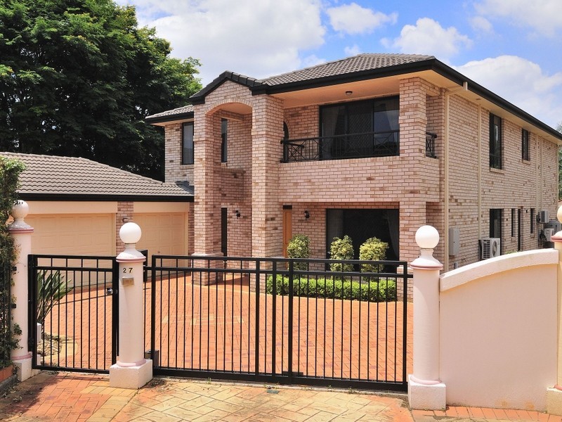 27 Parnassus Street, Robertson QLD 4109