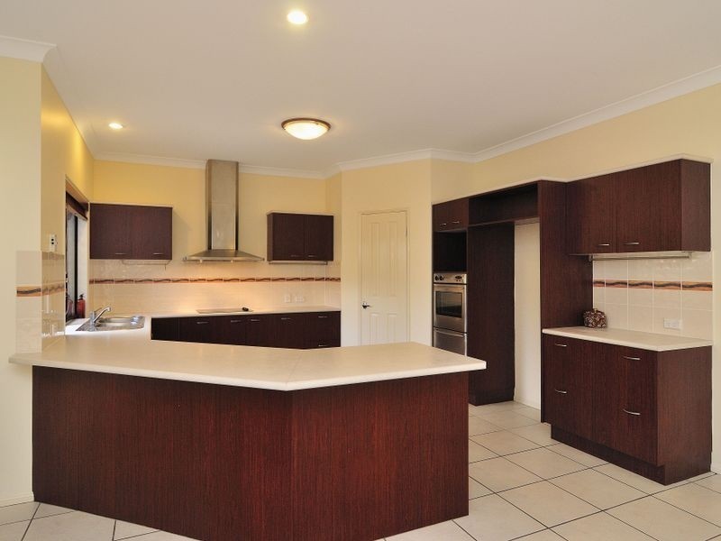 27 Parnassus Street, Robertson QLD 4109