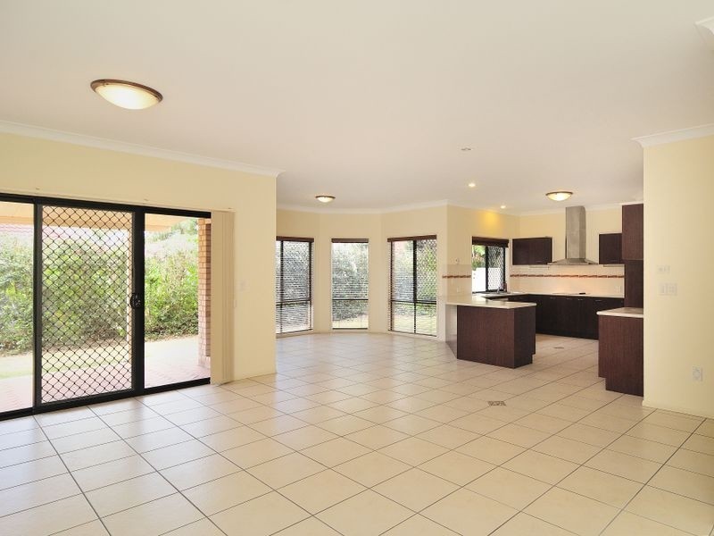 27 Parnassus Street, Robertson QLD 4109