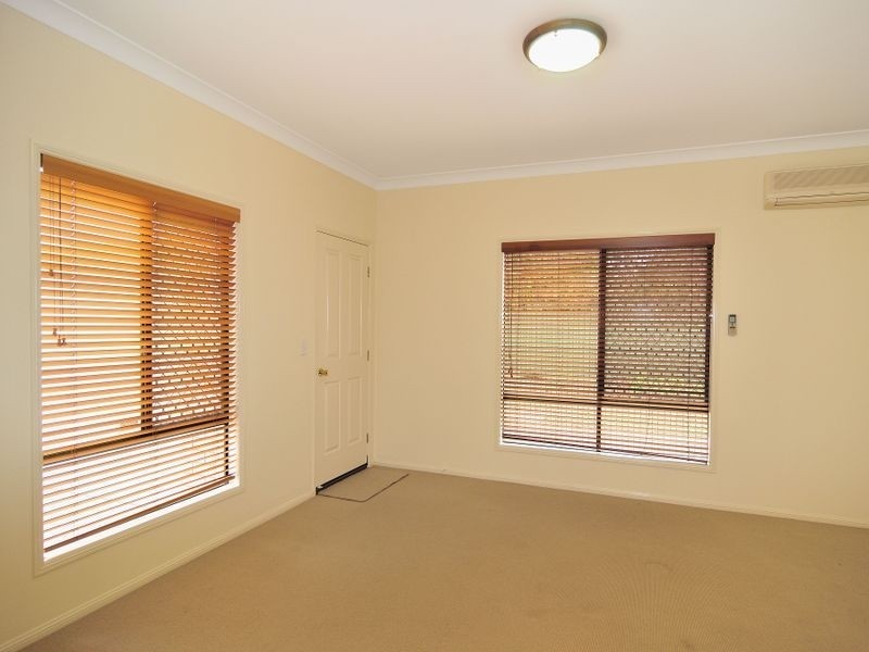 27 Parnassus Street, Robertson QLD 4109