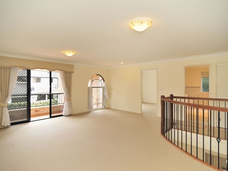 27 Parnassus Street, Robertson QLD 4109