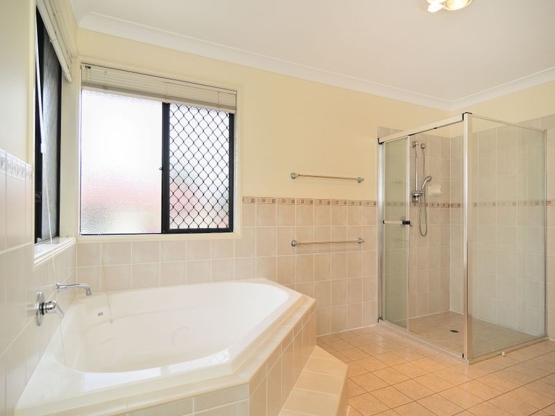27 Parnassus Street, Robertson QLD 4109