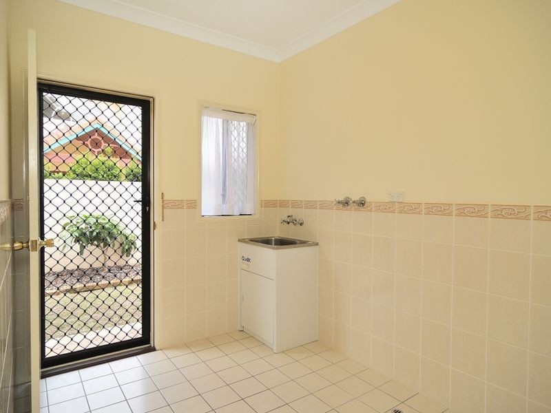 27 Parnassus Street, Robertson QLD 4109