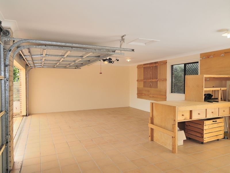 27 Parnassus Street, Robertson QLD 4109