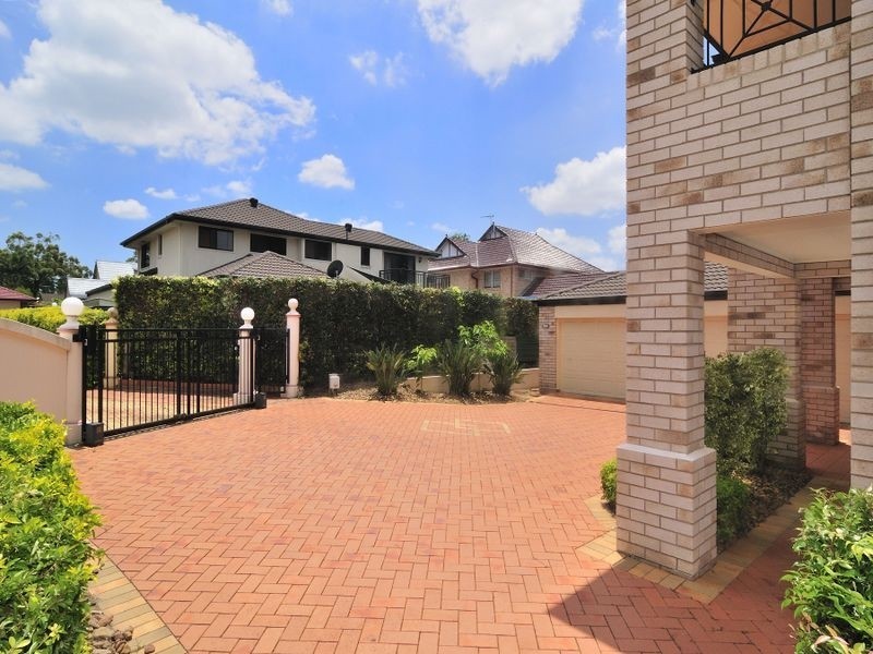 27 Parnassus Street, Robertson QLD 4109