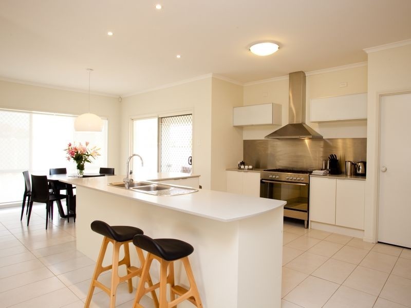 11 Ravensbourne Close, Parkinson QLD 4115