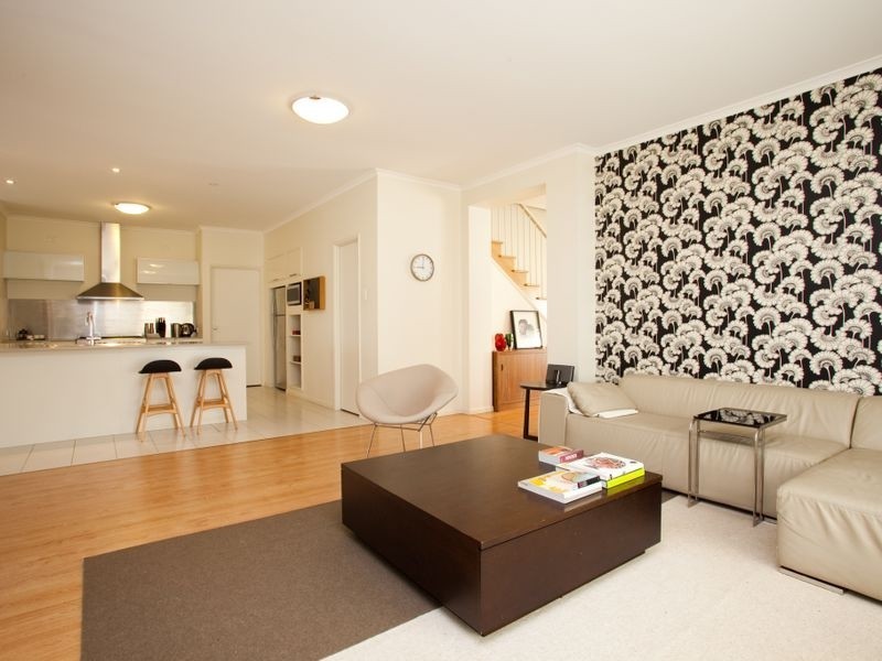 11 Ravensbourne Close, Parkinson QLD 4115