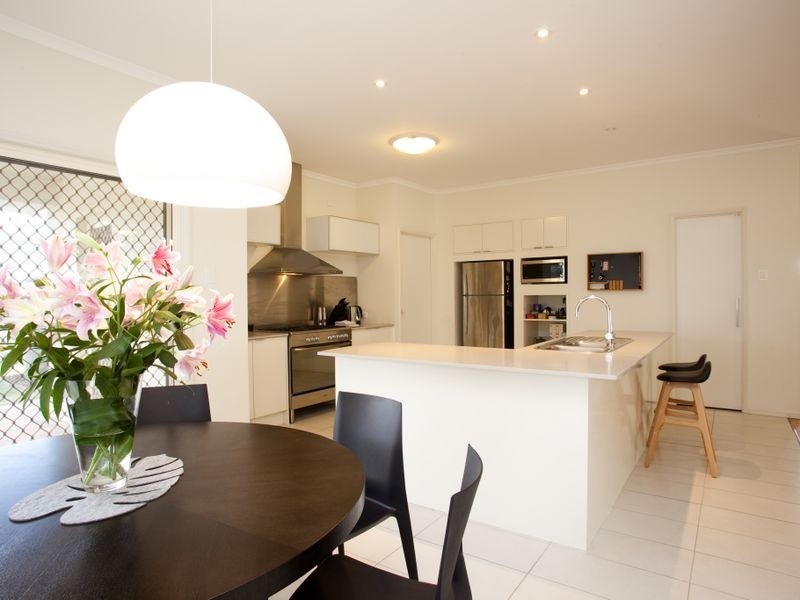 11 Ravensbourne Close, Parkinson QLD 4115