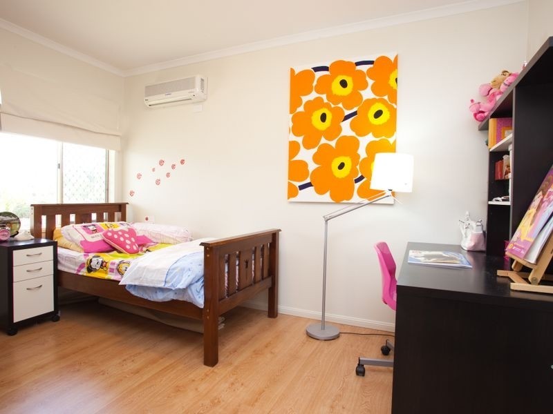 11 Ravensbourne Close, Parkinson QLD 4115