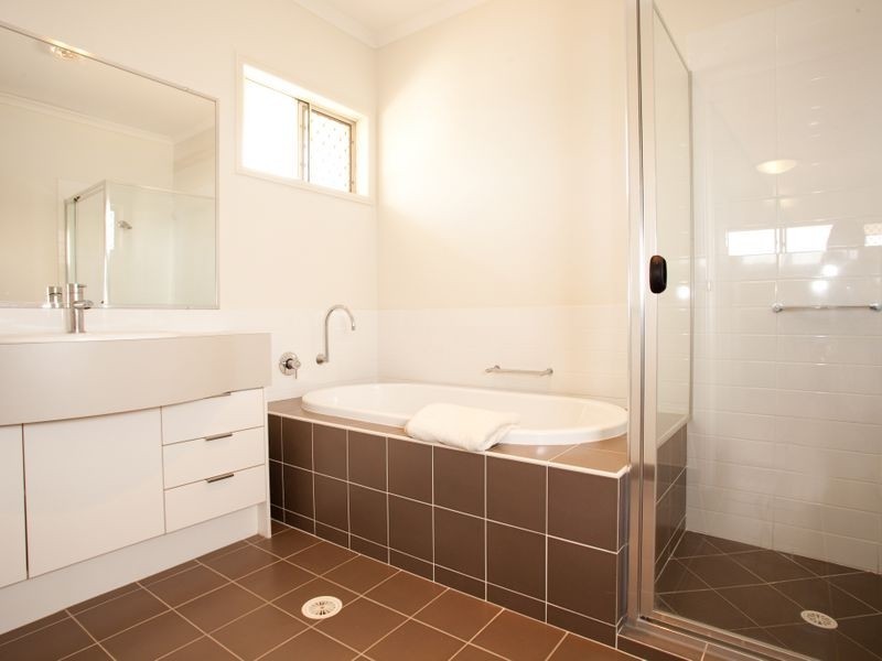 11 Ravensbourne Close, Parkinson QLD 4115