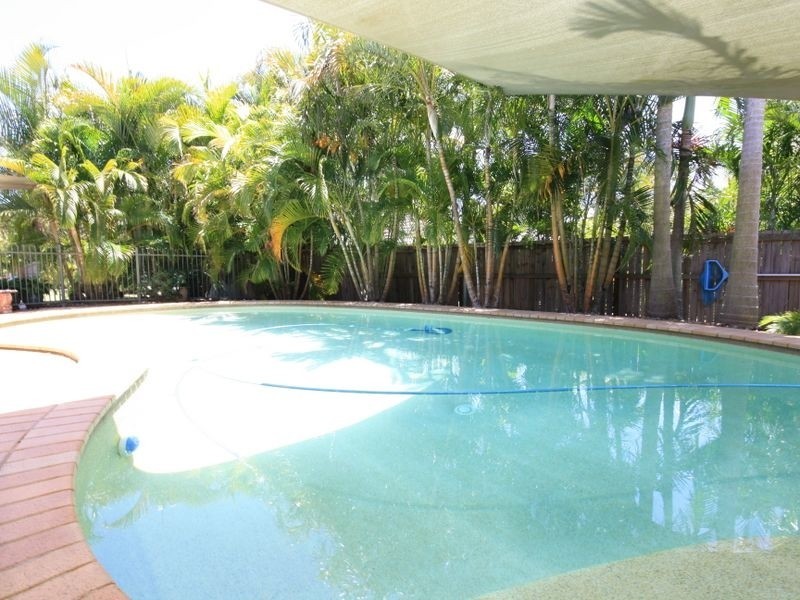 6 Cumberland Pl, Parkinson QLD 4115