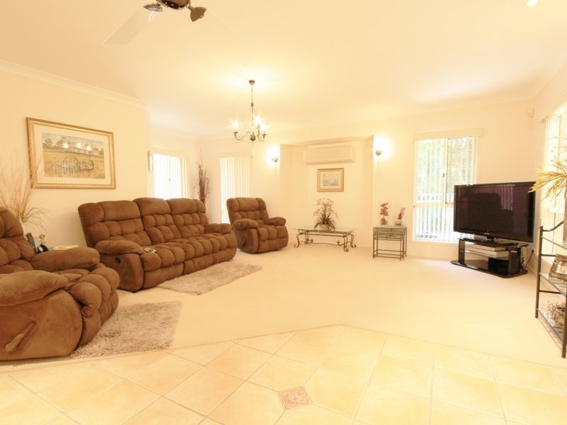 6 Cumberland Pl, Parkinson QLD 4115