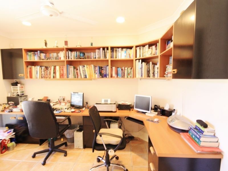 6 Cumberland Pl, Parkinson QLD 4115