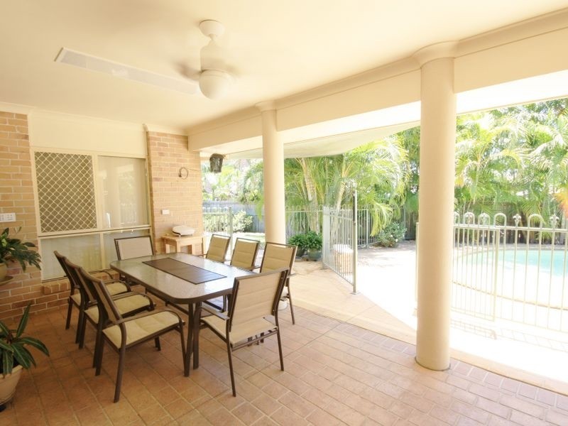 6 Cumberland Pl, Parkinson QLD 4115
