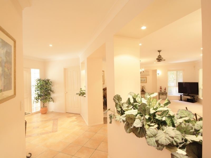 6 Cumberland Pl, Parkinson QLD 4115