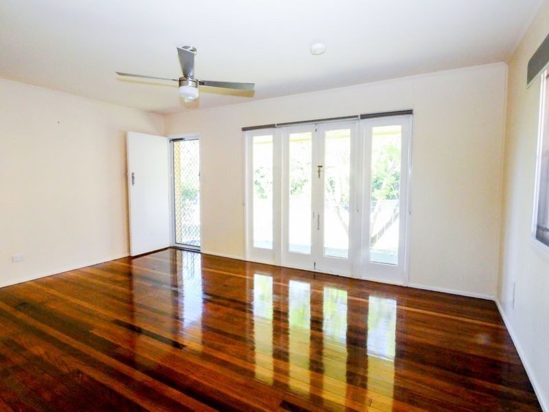 7 Middle St, Coopers Plains QLD 4108