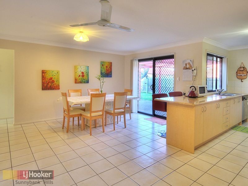 70 Honeysuckle Way, Calamvale QLD 4116