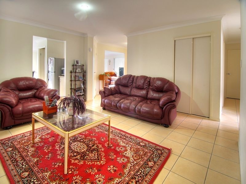 11 Naracoorte Pl, Parkinson QLD 4115