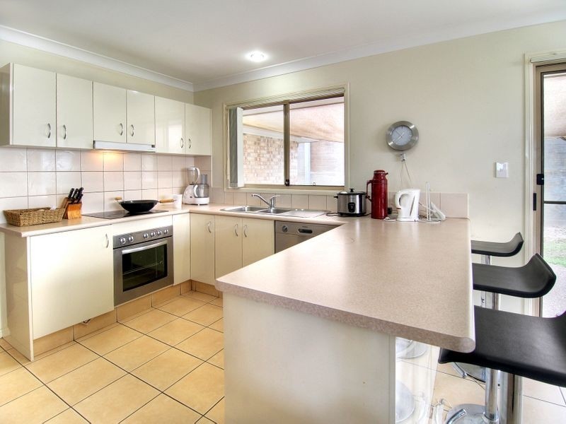 11 Naracoorte Pl, Parkinson QLD 4115