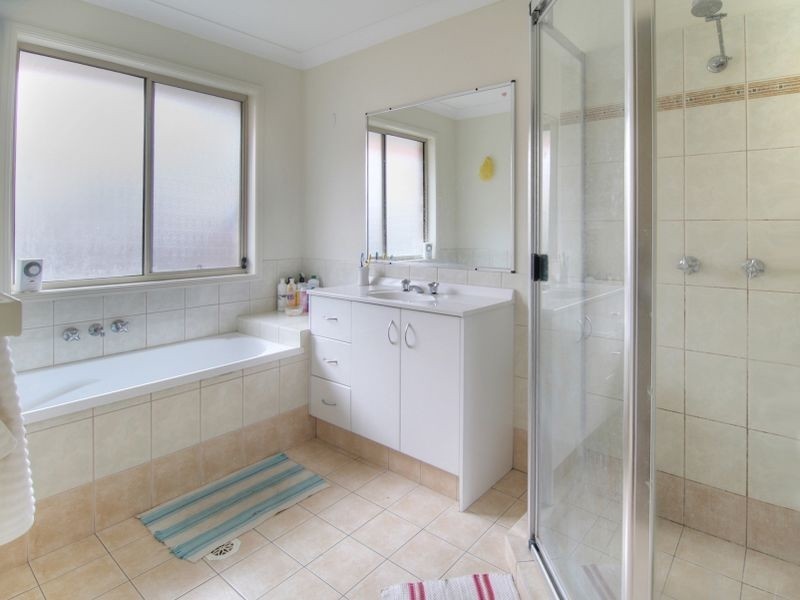 11 Naracoorte Pl, Parkinson QLD 4115