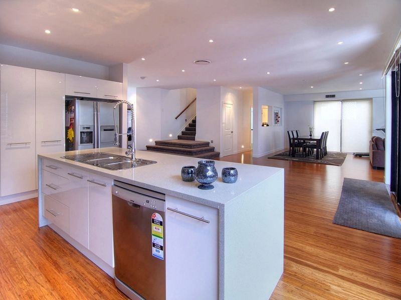 1 Ribbonwood Street, Sunnybank Hills QLD 4109