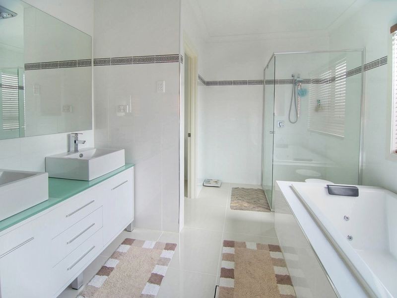 1 Ribbonwood Street, Sunnybank Hills QLD 4109