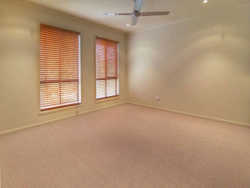 7 Regency St, Stretton QLD 4116